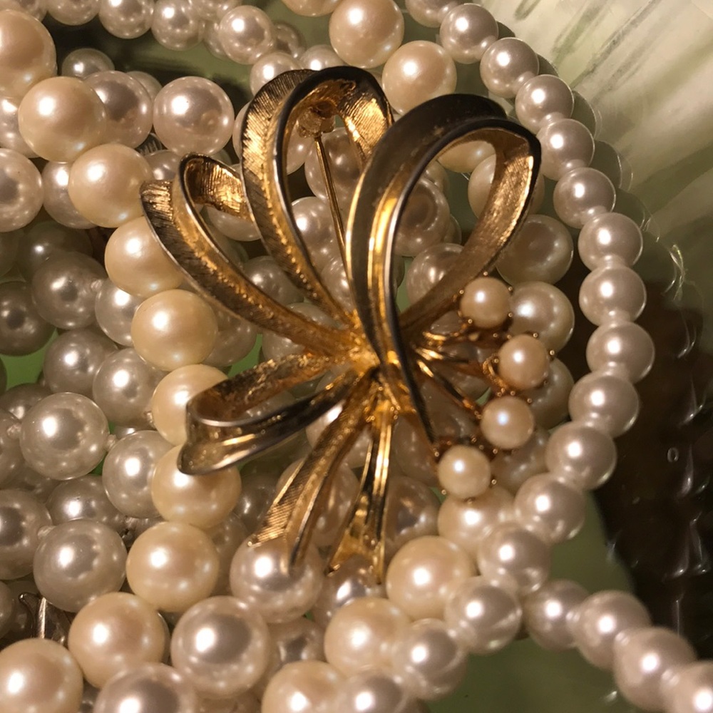 Ribbon and Pearl Brooch